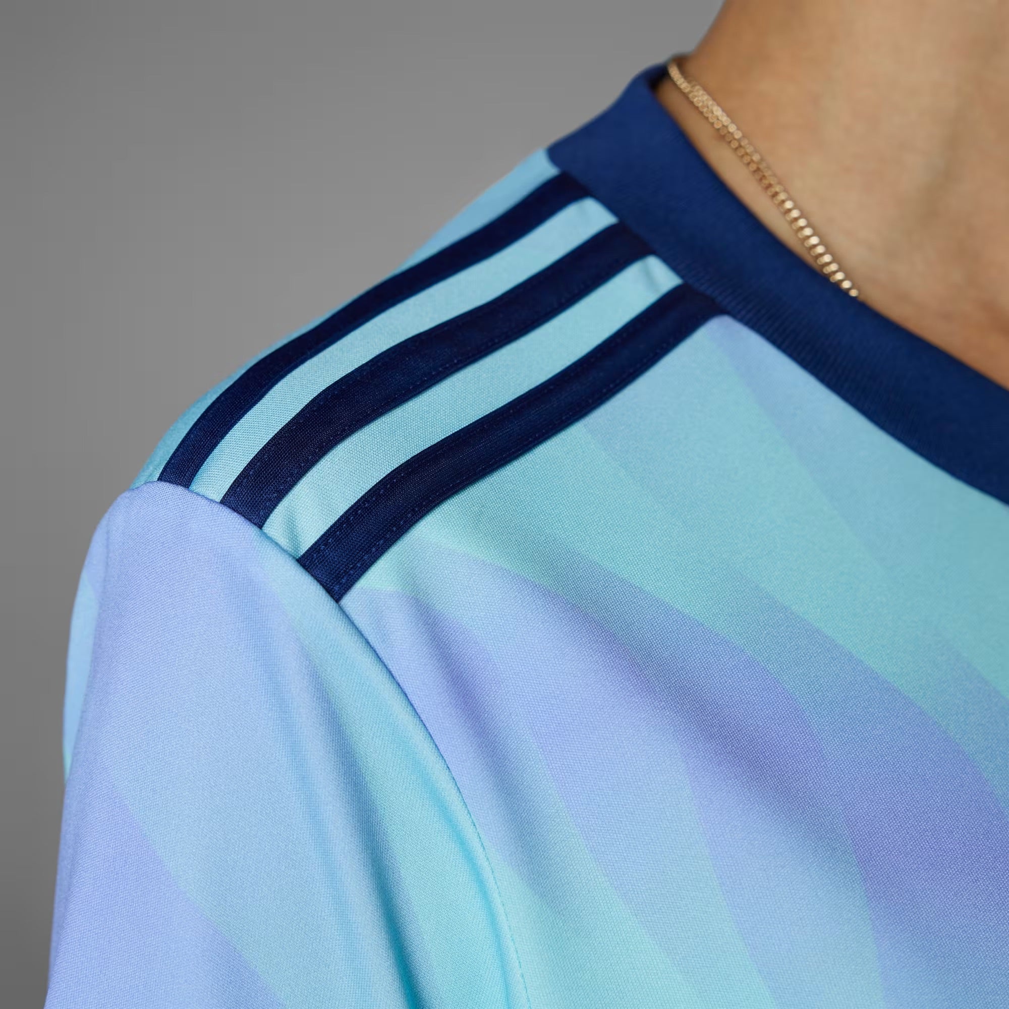 Terceira camisola feminina do Arsenal 2024/25