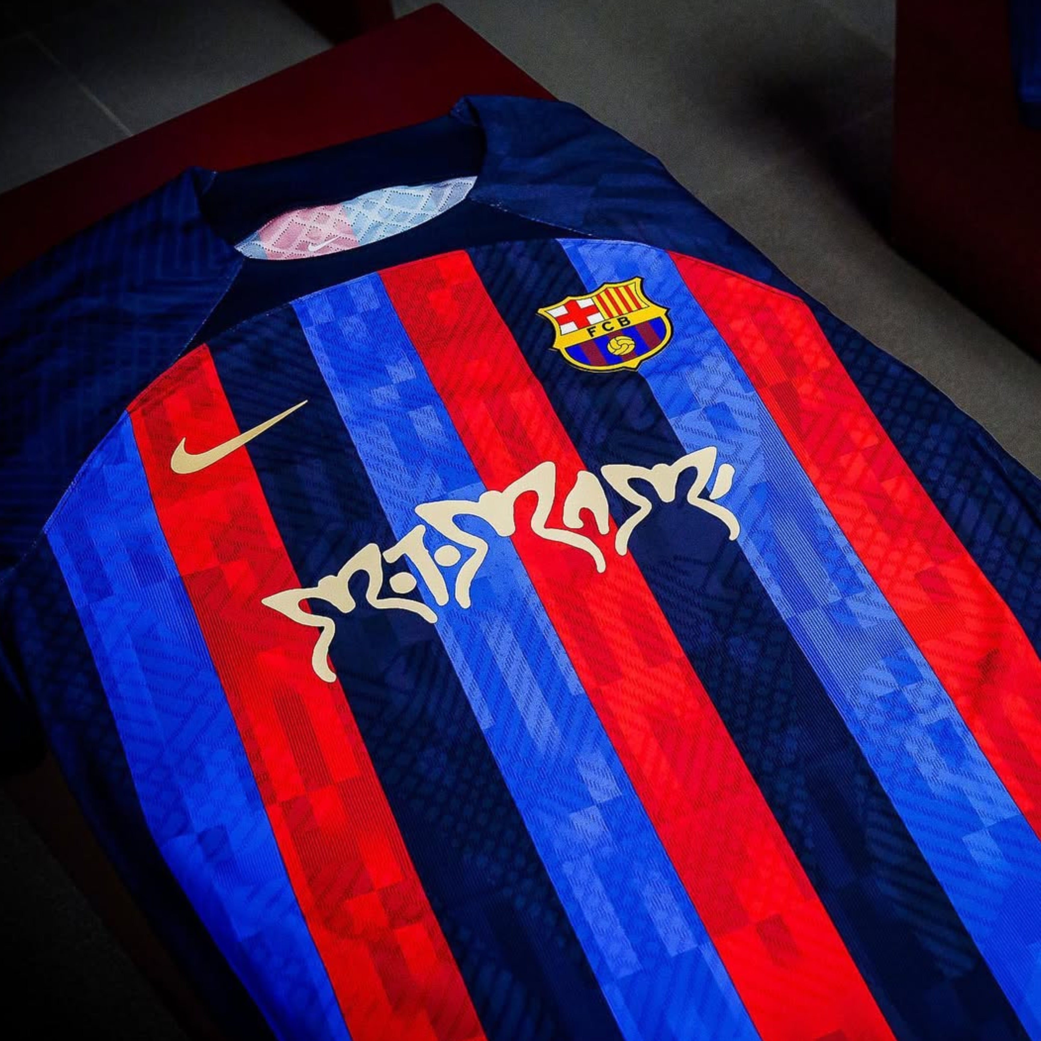 T-shirt authentique Barcelona X Rosalía pour homme